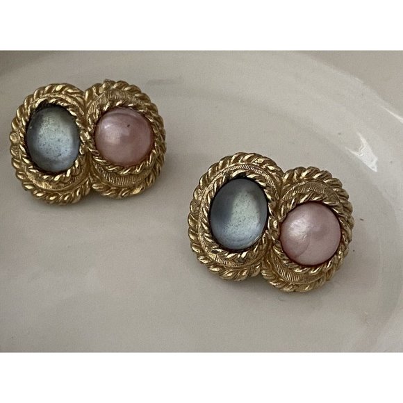 Vintage MCM Gold Tone Pink and Blue Clip On Earrings Sarah Coventry 1" Classic - Picture 2 of 16